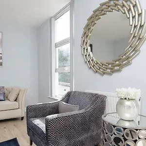  Apartment Centre 3 Bdr Townhouse By Breaks United Kingdom