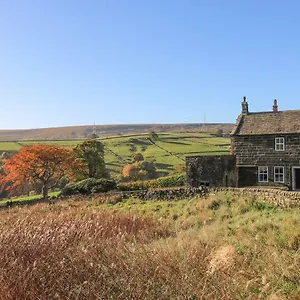  Holiday home The Cottage, Beeston Hall United Kingdom